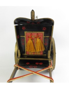 Vintage Pokkuri Geta, Girls Japanese lacquered tall clogs 2