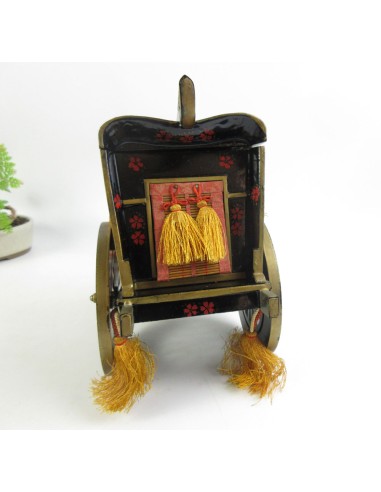 Vintage Pokkuri Geta, Girls Japanese lacquered tall clogs