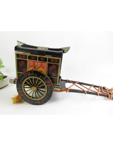 Vintage Pokkuri Geta, Girls Japanese lacquered tall clogs