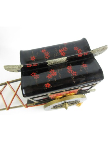 Vintage Pokkuri Geta, Girls Japanese lacquered tall clogs