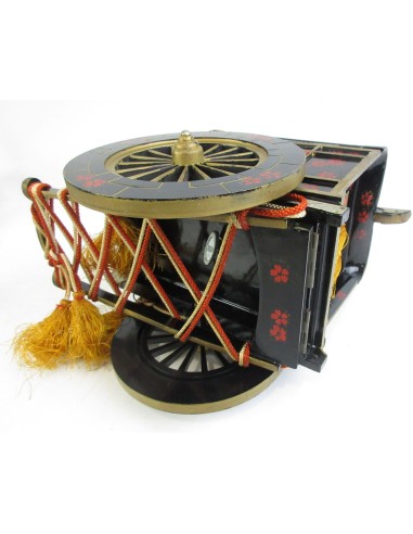 Vintage Pokkuri Geta, Girls Japanese lacquered tall clogs