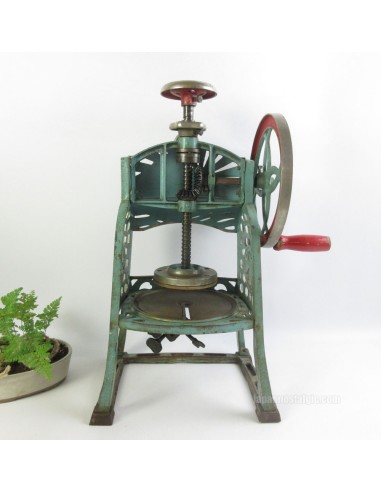 Vintage Pokkuri Geta, Girls Japanese lacquered tall clogs