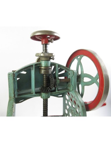 Vintage Pokkuri Geta, Girls Japanese lacquered tall clogs